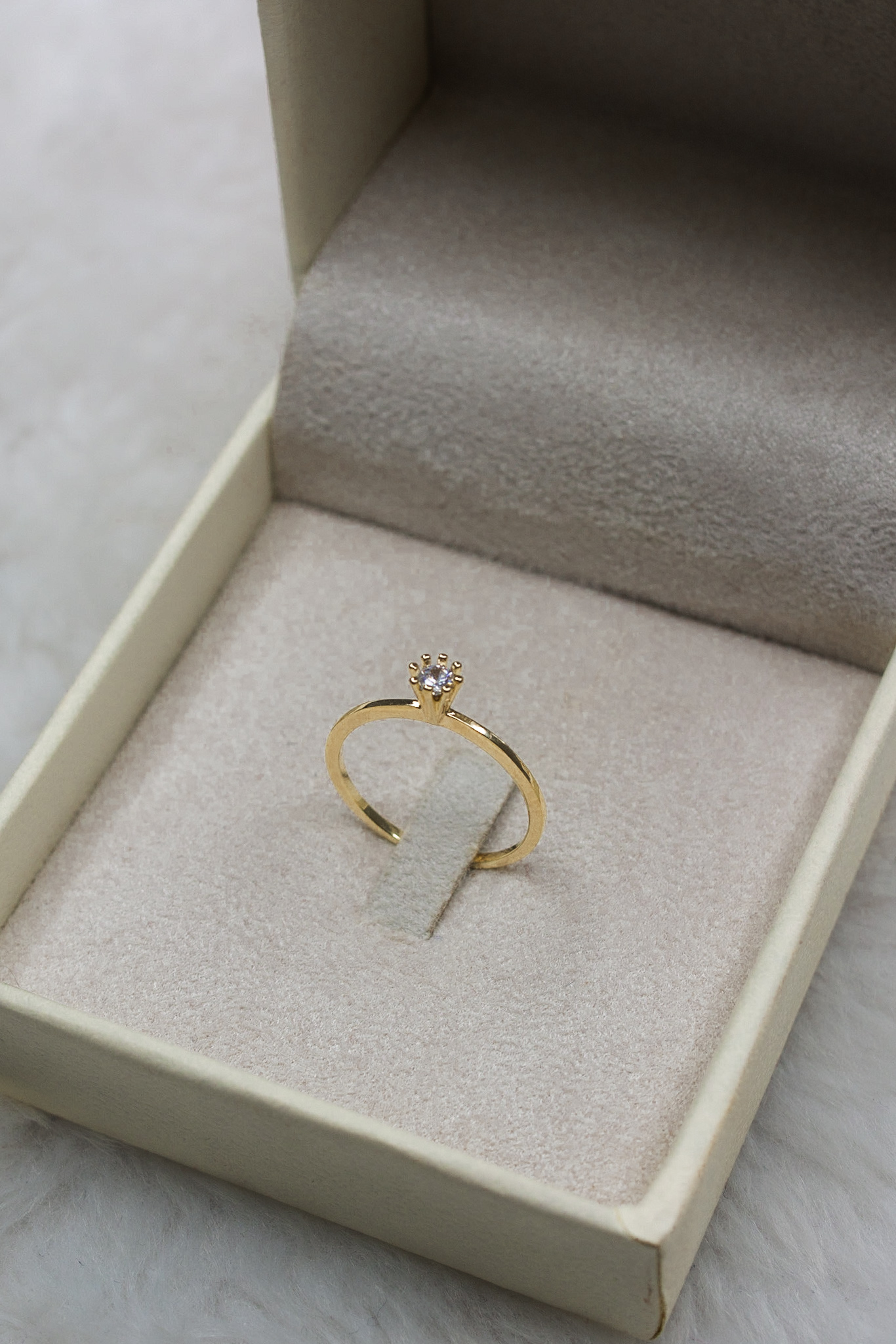 ANEL SOLITÁRIO LOVE - OURO AMARELO 18K