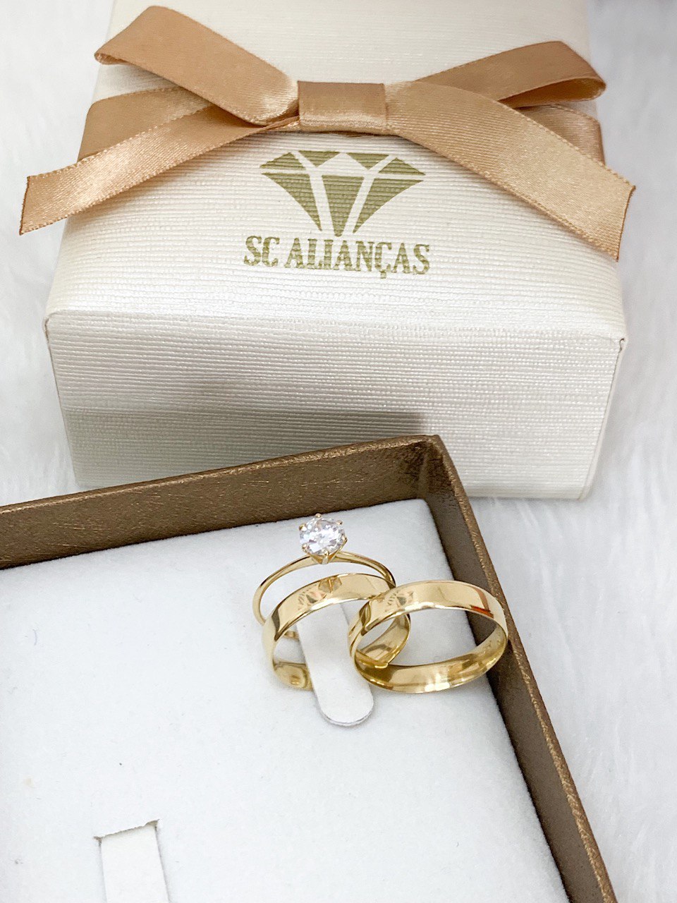 Aliança de Casamento Blair 4mm com Anel Solitário Ouro 18K