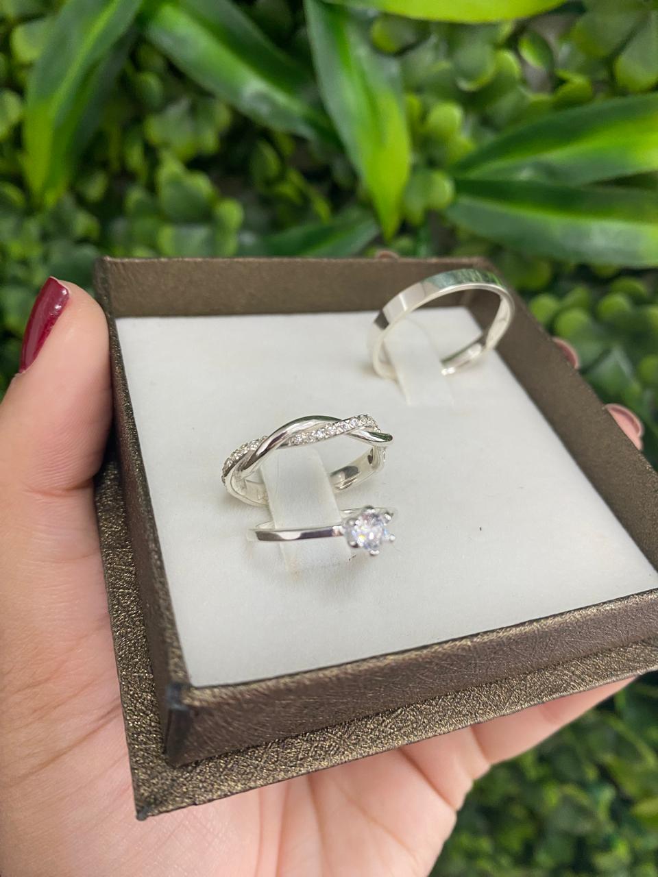 Aliança de Namoro Prata - Entrelaçados 3,5mm com Solitário